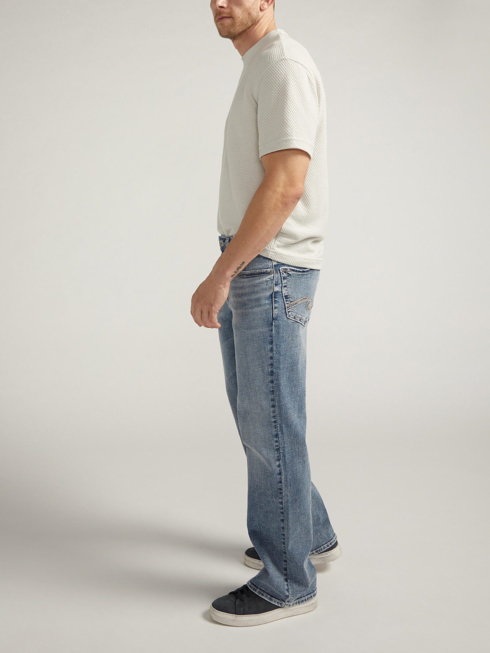 Buy Zac Relaxed Fit Straight Leg Jeans for USD 104.00 | Silver Jeans