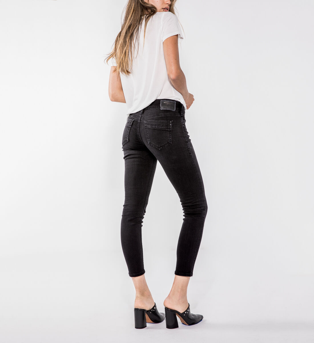 Silver jeans suki ankle sales slim