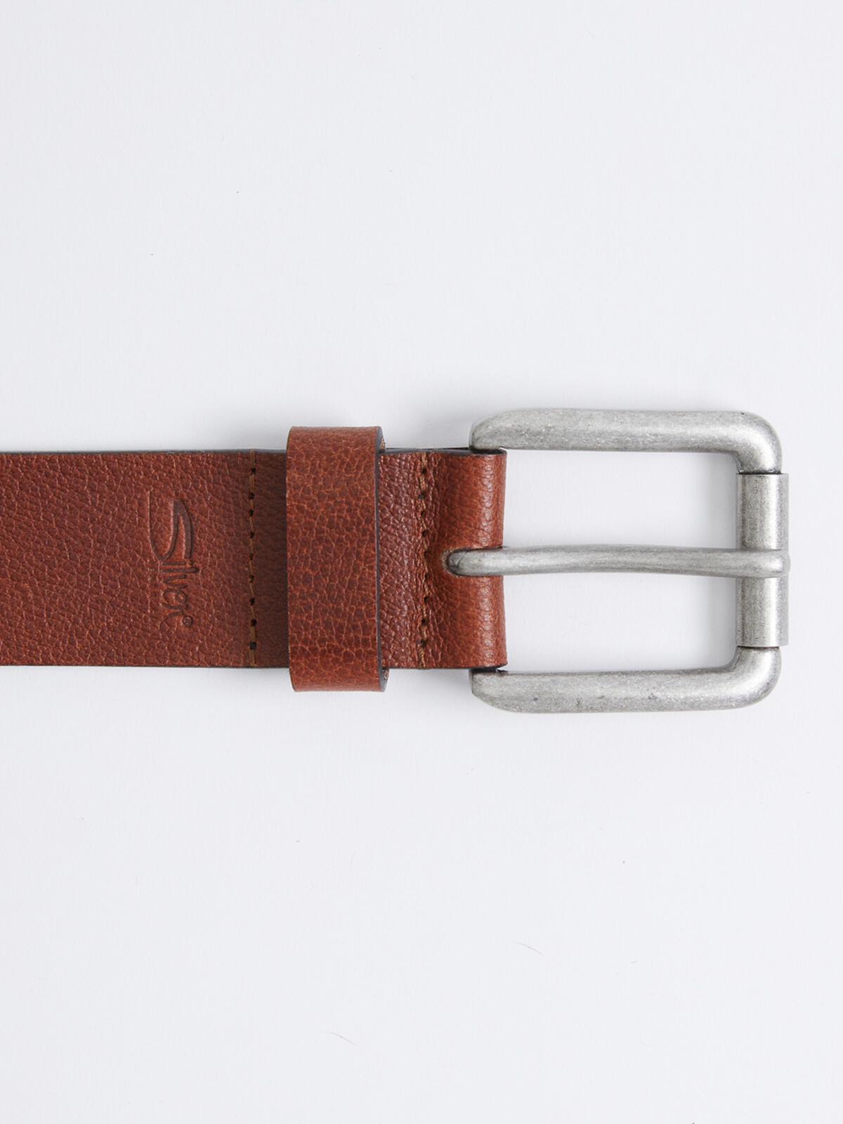 Pebbled Leather Men's Belt image number 0}