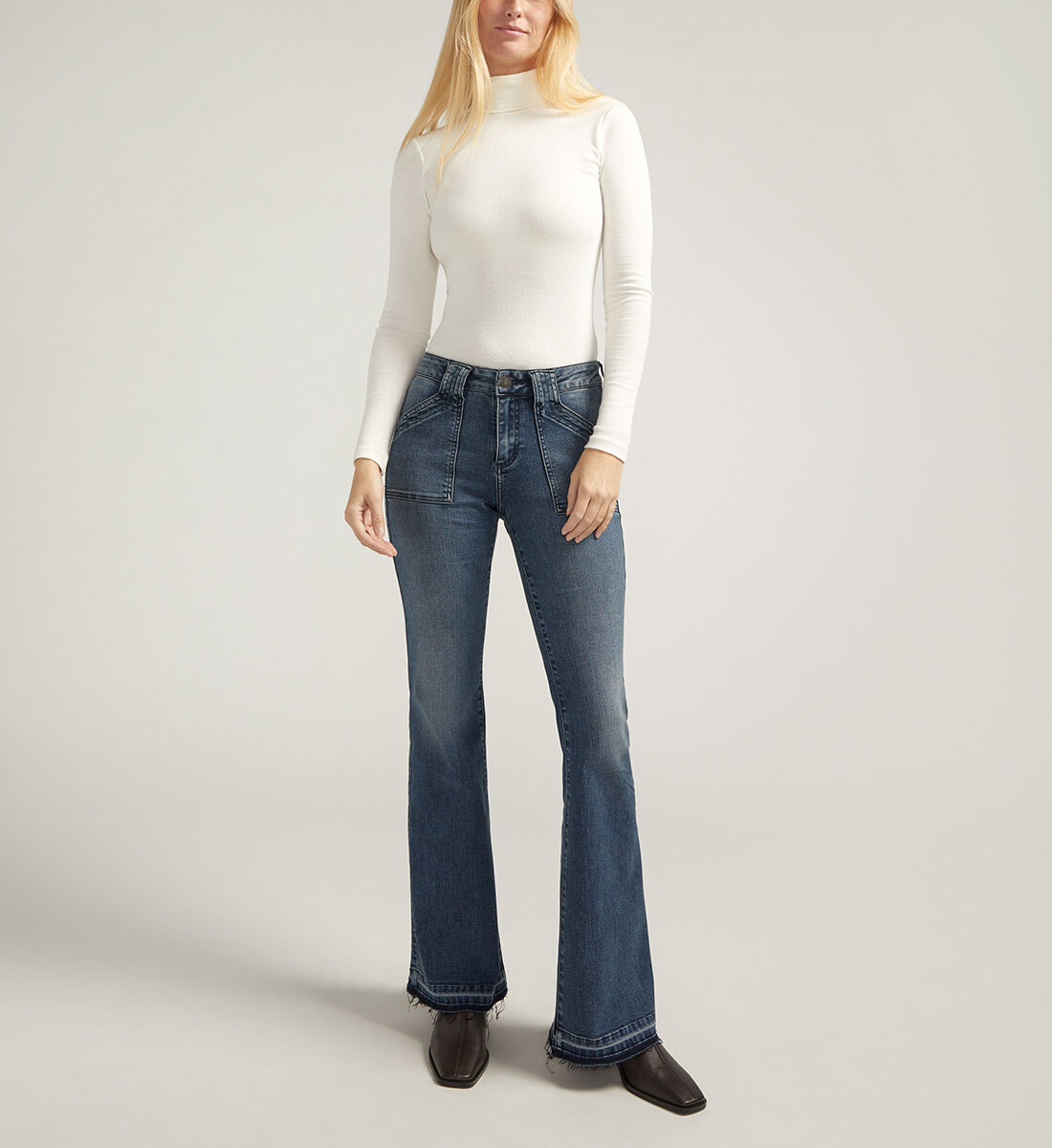 Buy Suki Mid Rise Flare Leg Jeans for USD 88.00 Silver Jeans US New