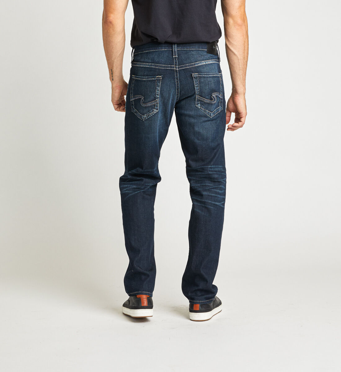 loose fit tapered leg jeans