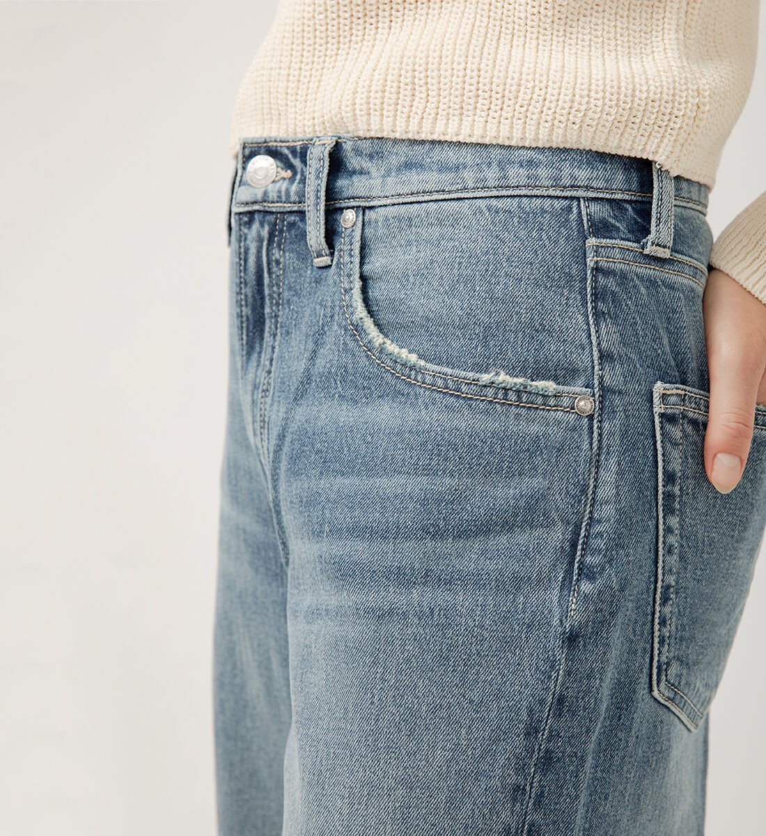 Buy 90s Baggy Mid Rise Wide Leg Jeans for USD 88.00 | Silver Jeans US New