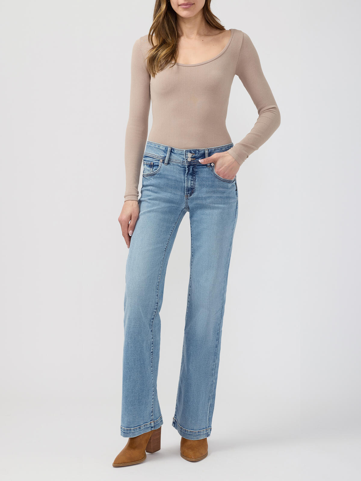 Suki Mid Rise Trouser Leg Jeans image number 0