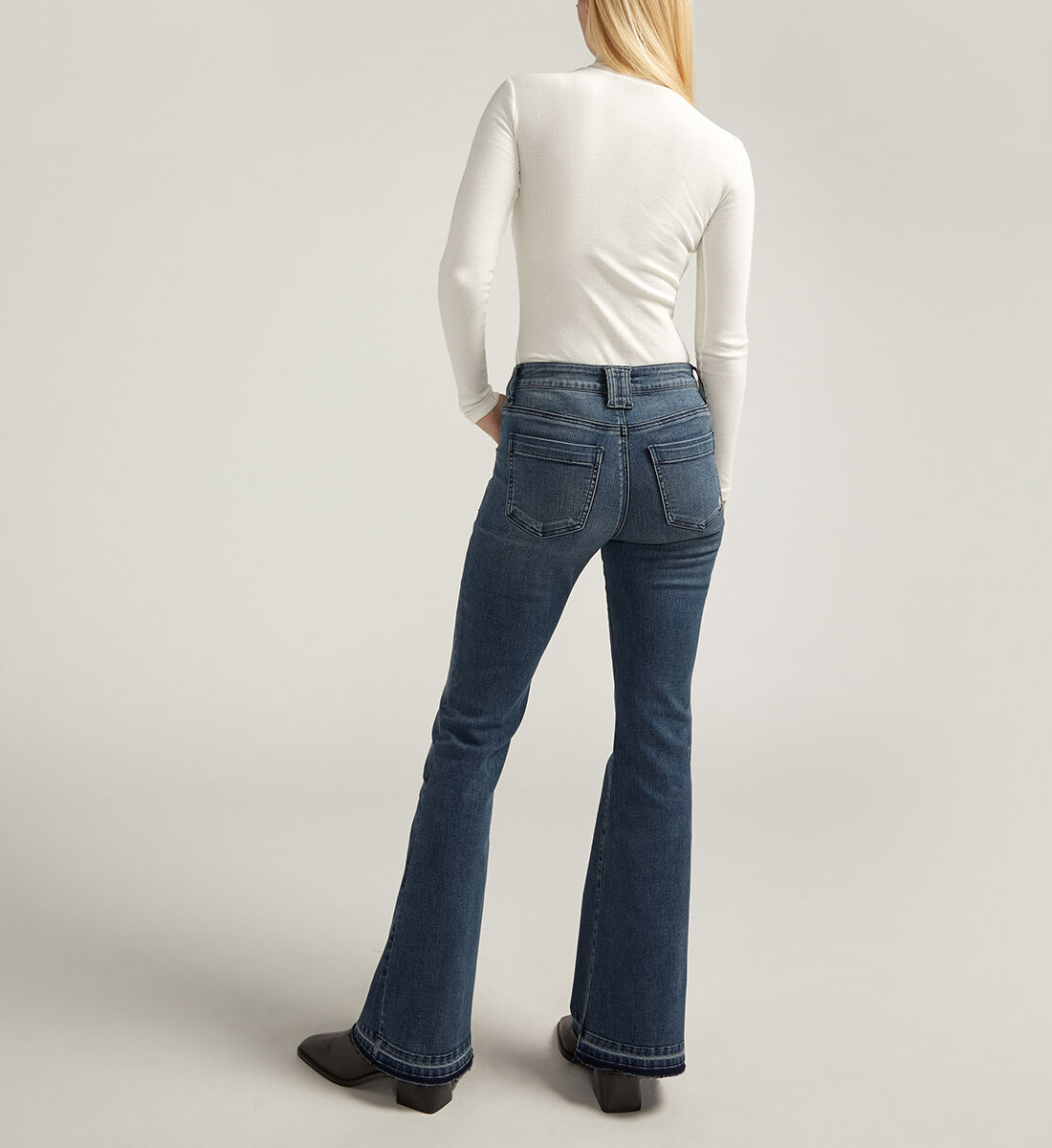 Buy Suki Mid Rise Flare Leg Jeans for USD 88.00 Silver Jeans US New