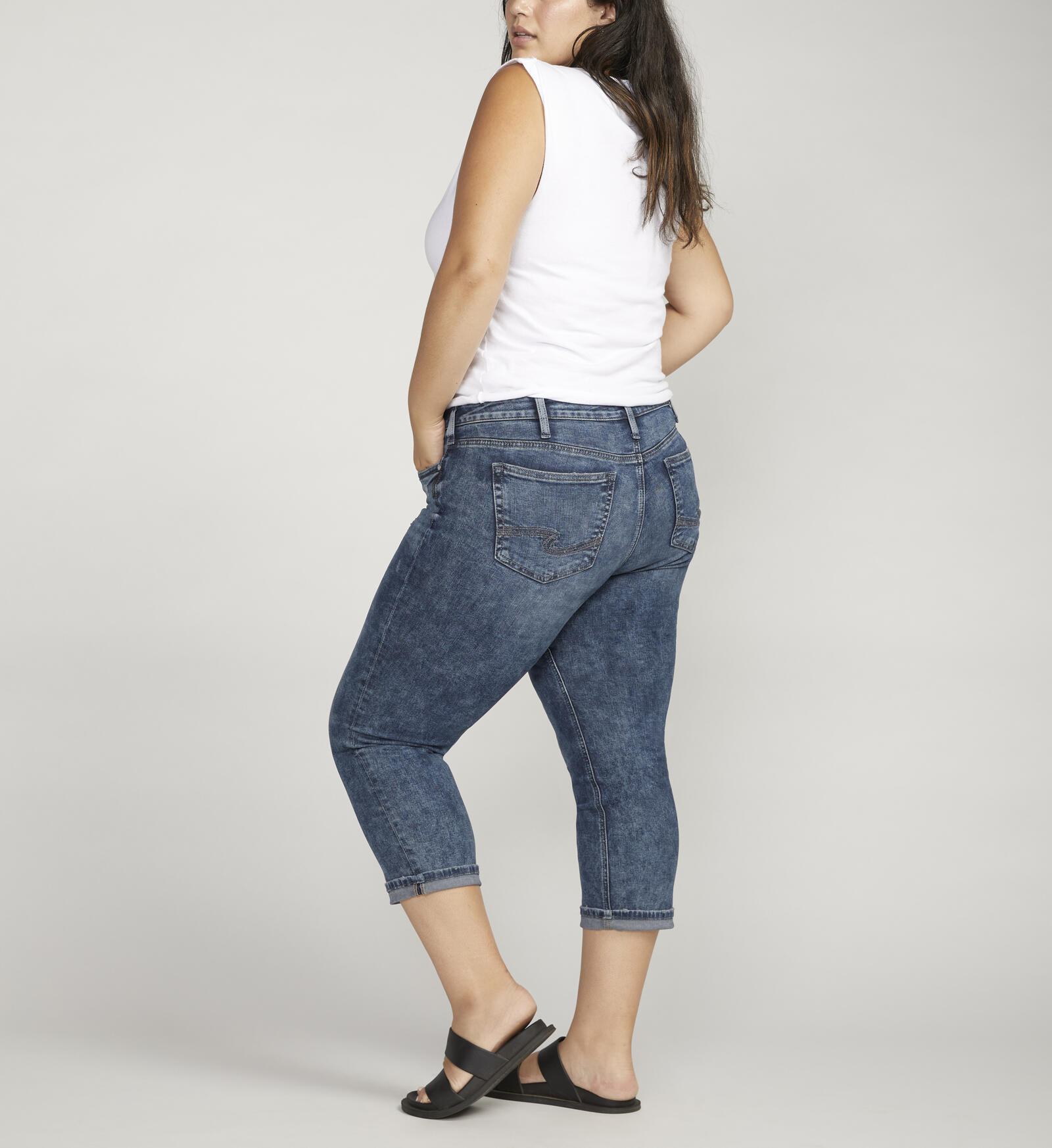Buy Suki Mid Rise Capri Plus Size for USD 78.00 | Silver Jeans US New