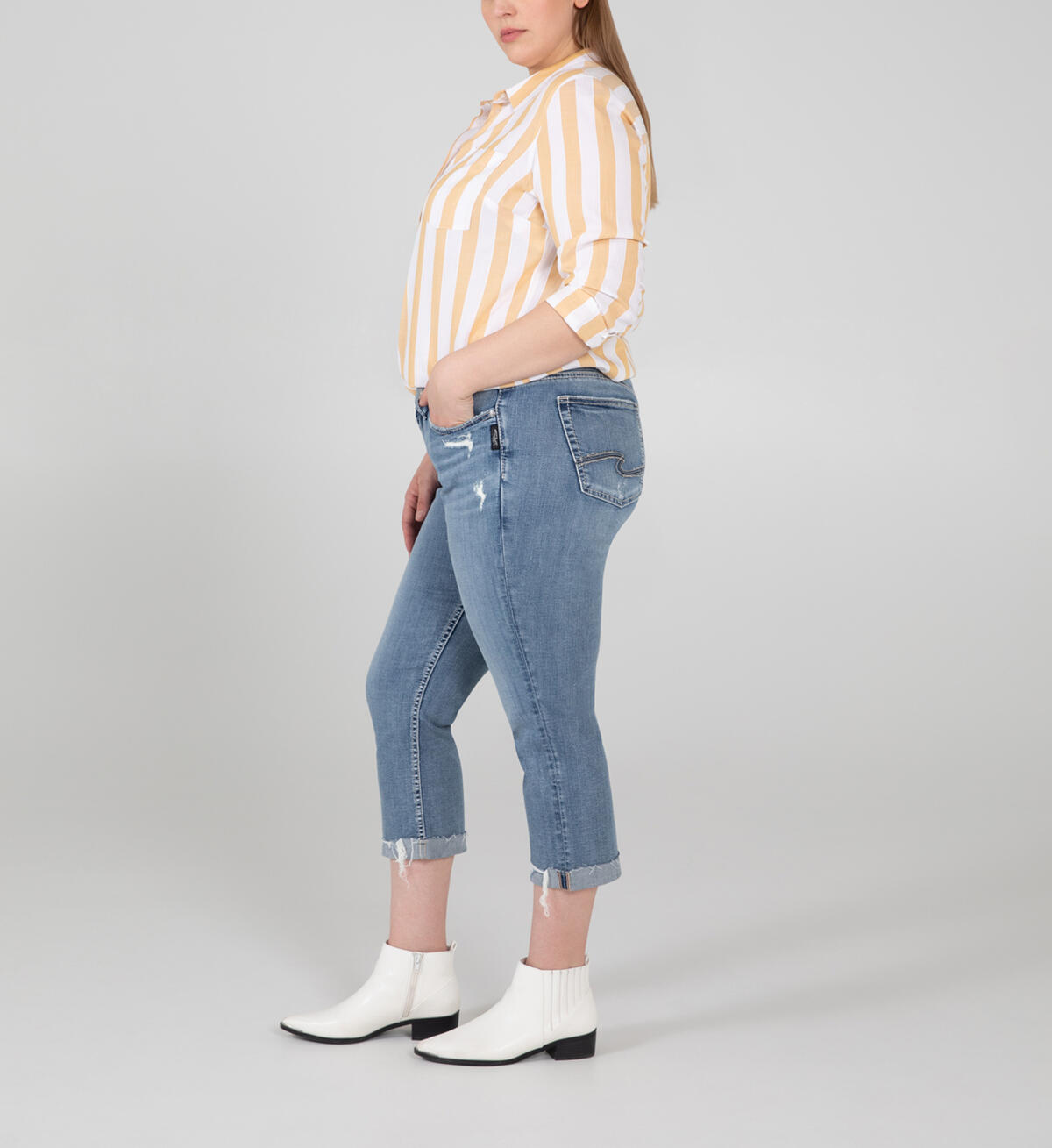 Buy Suki Mid Rise Capri Plus Size for USD 84.00 Silver Jeans US New