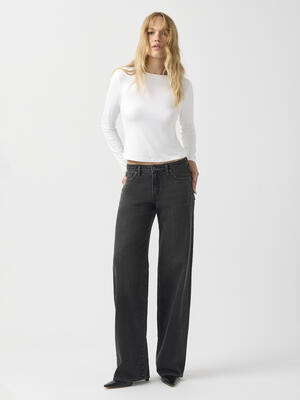 Loose & Low Straight Leg Jeans