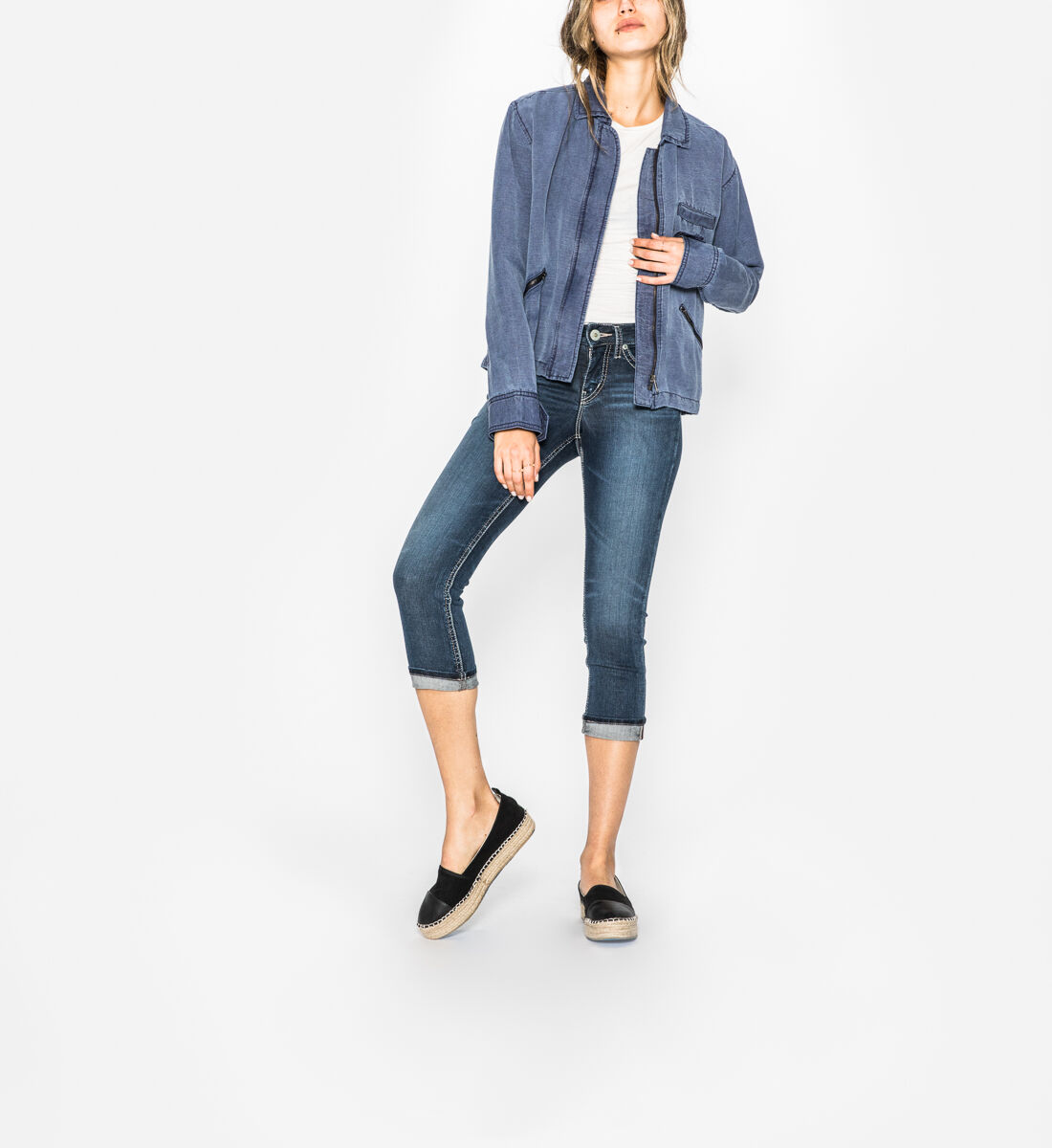Buy Suki Mid Rise Capri for USD 74.00 Silver Jeans US New