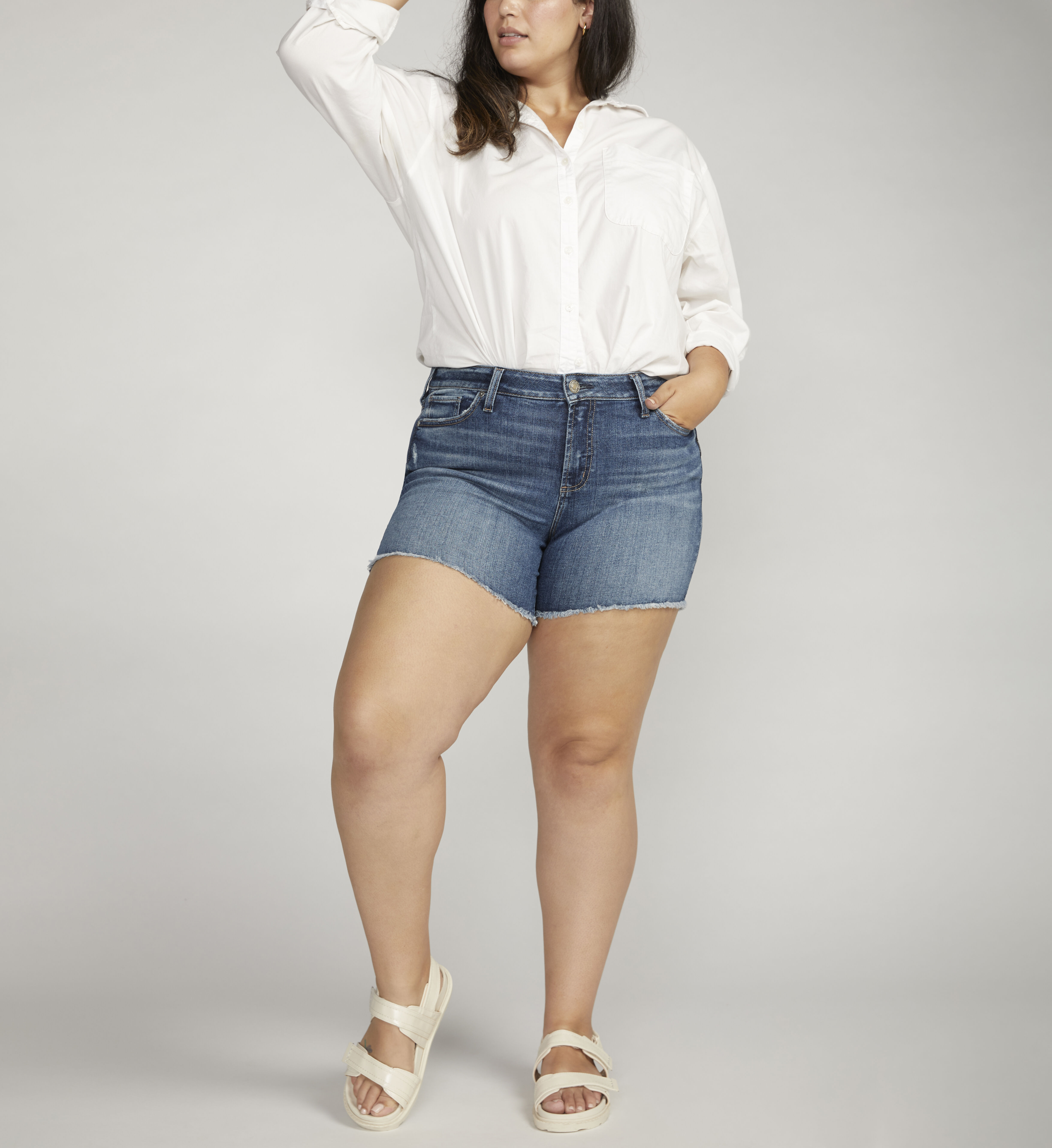 Buy Suki Mid Rise Short Plus Size for USD 37.00 Silver Jeans US New