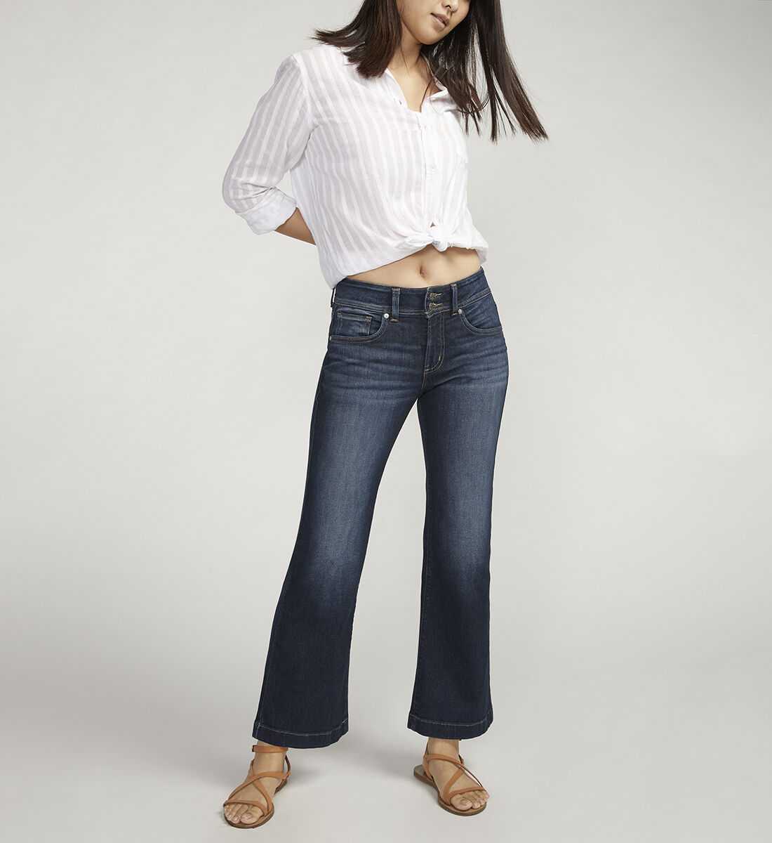 Buy Suki Mid Rise Trouser for USD 84.00 Silver Jeans US New
