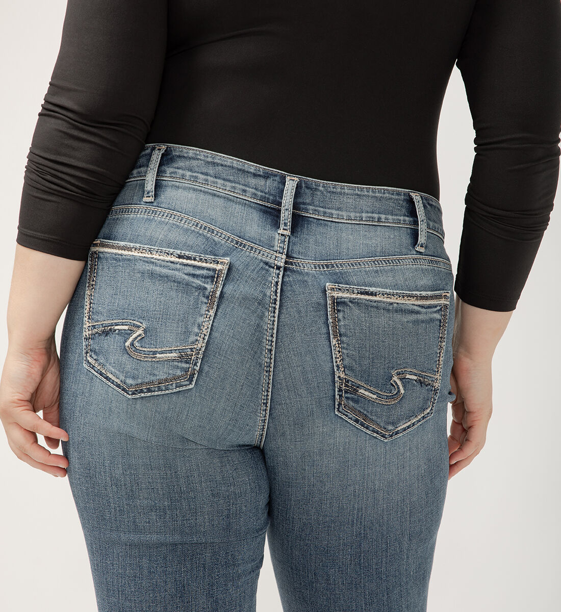 Buy Suki Mid Rise Straight Leg Luxe Stretch Jeans Plus Size for USD 84.00 |  Silver Jeans US New