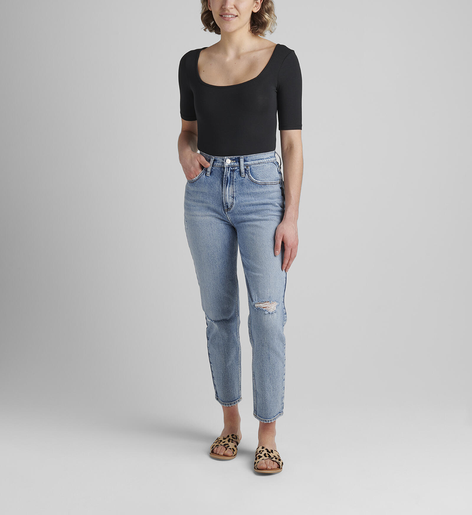 Buy High Rise Tapered Leg Mom Jean for USD 84.00