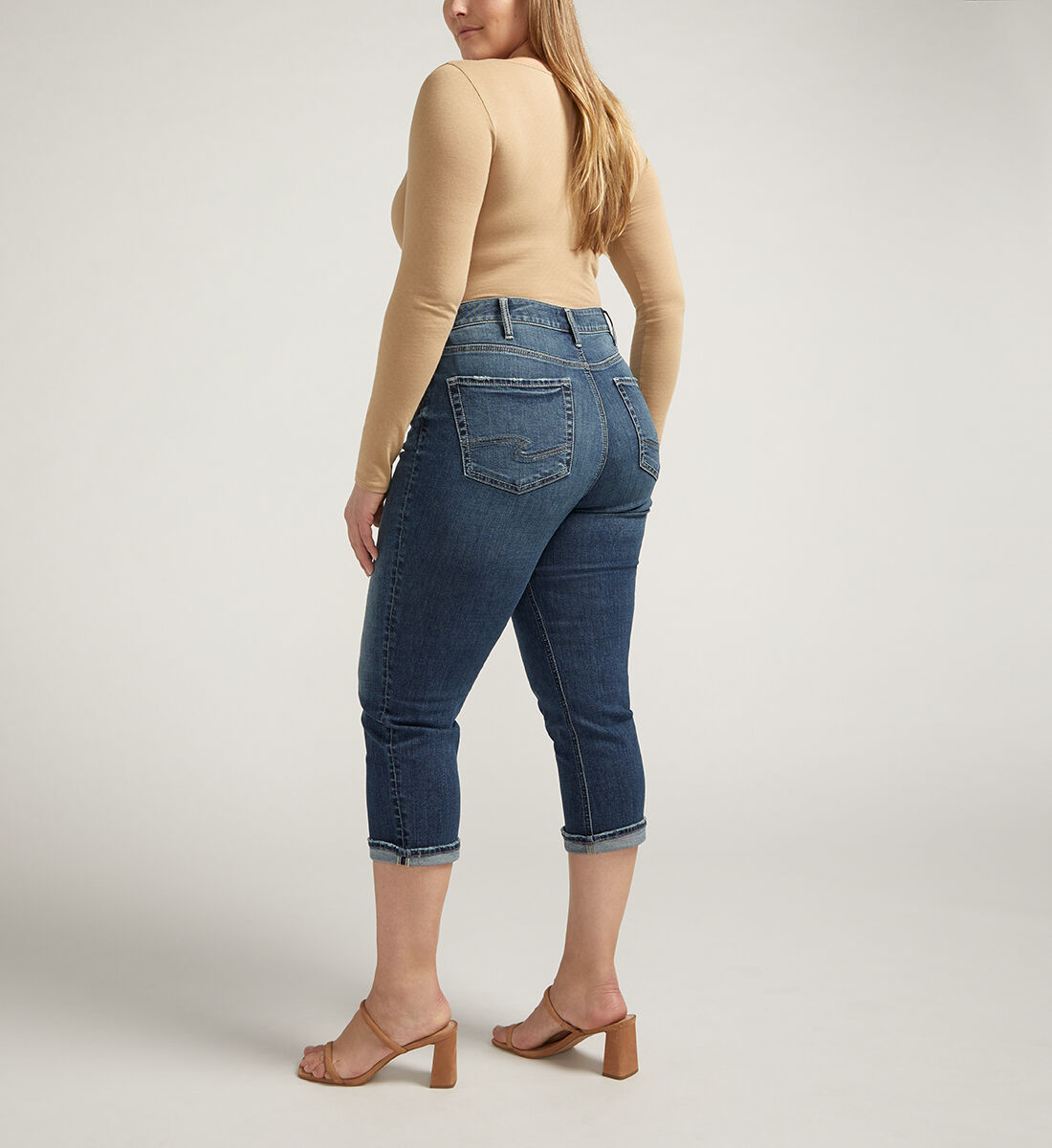 Buy Avery High Rise Capris Plus Size for USD 44.00 Silver Jeans US New