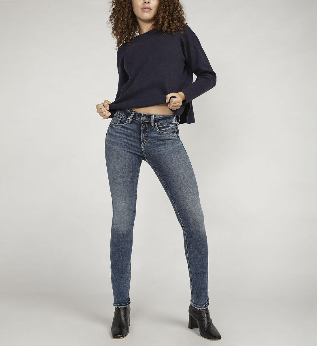 Buy Suki Mid Rise Straight Leg Jeans for USD 88.00 | Silver Jeans US New