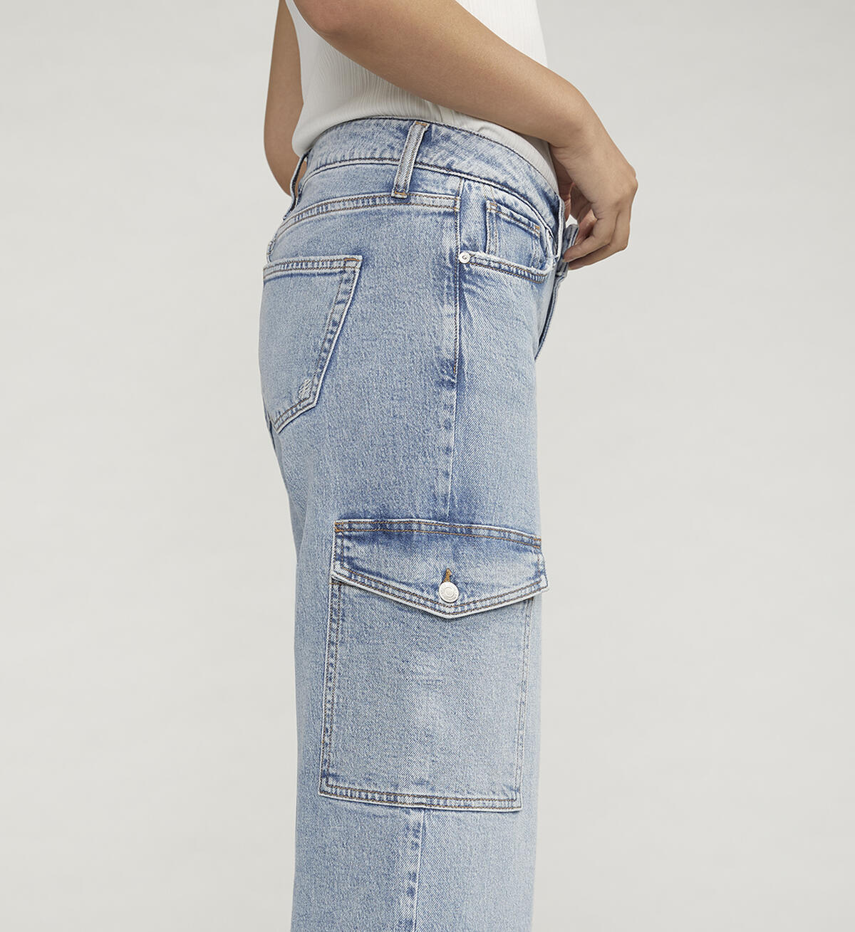 Suki Mid Rise Wide Leg Cargo Jeans, , hi-res image number 3