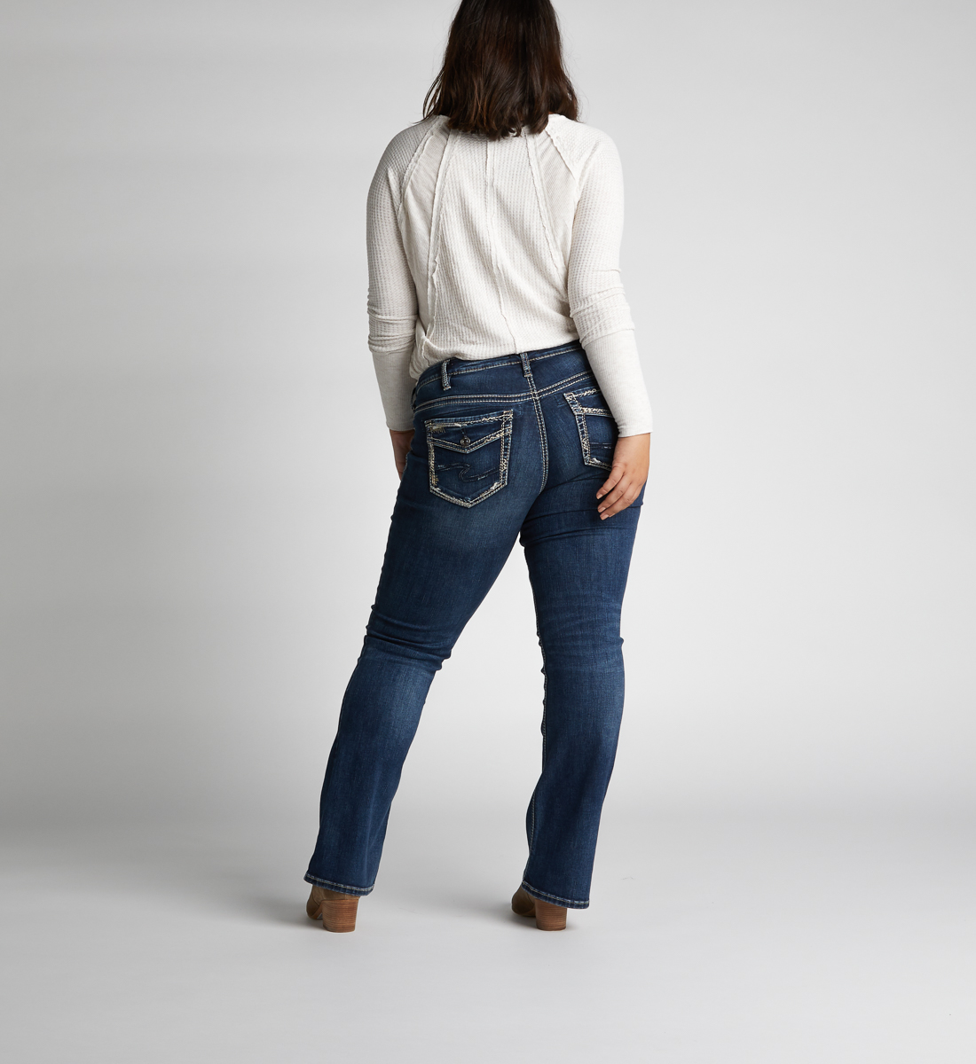 Suki Mid-Rise Curvy Slim Bootcut Jeans | Silver Jeans